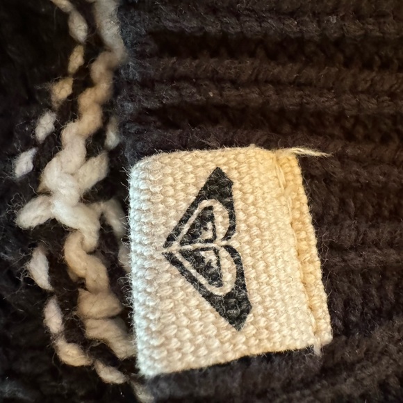 Roxy Black and White Zig Zag Sweater Gently Used Condition Size Medium - Picture 5 of 6